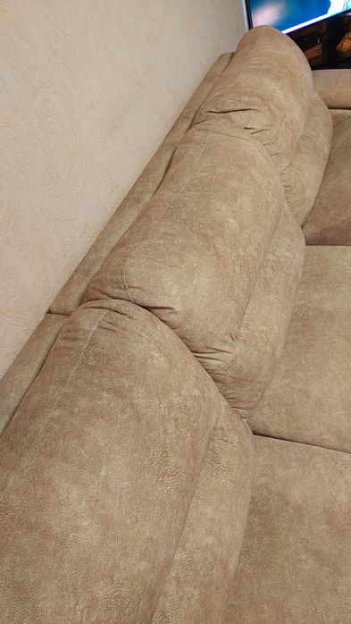 продам диван угловой 33,60  2,20