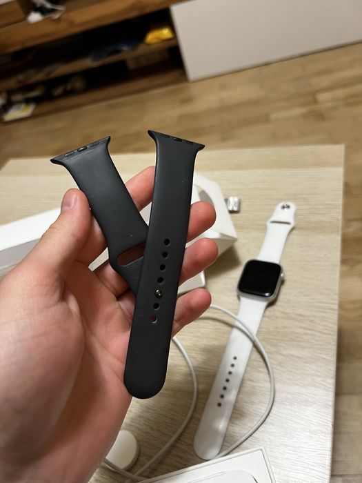 Apple Watch Series 5 44mm Space Gray + 2 каишки (Батерия 87%)