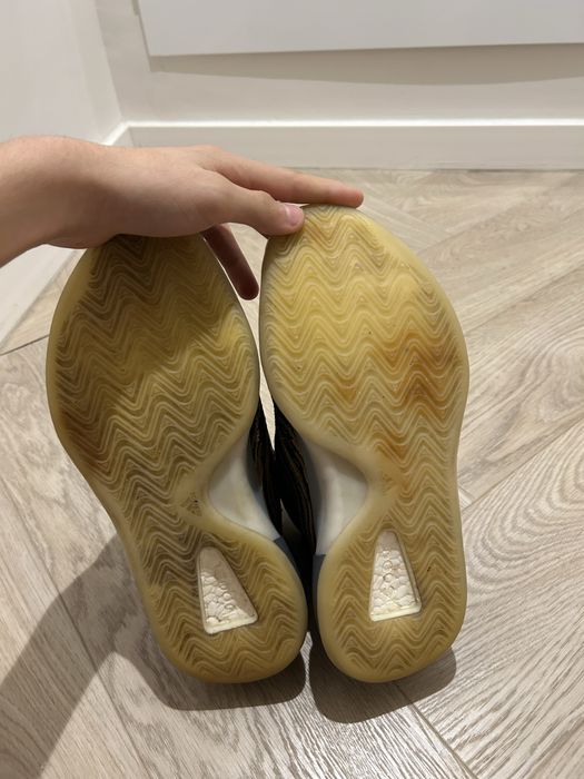 Yeezy Qntm Amber Tint