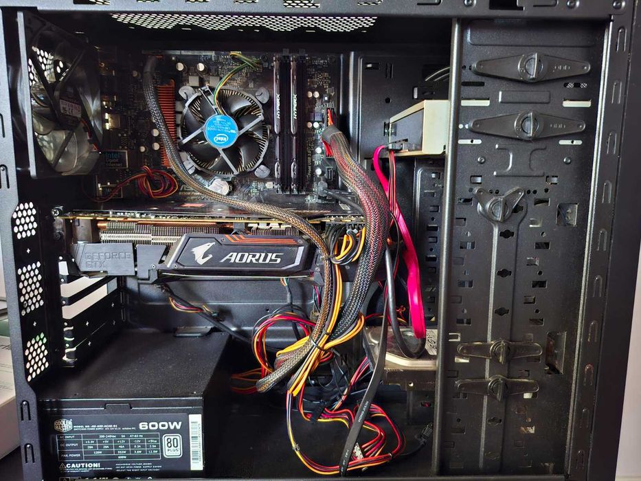 Геймръски PC  - AORUS 1080TI 11gb, 32 gb RAM, 512 SSD M2 + HDD отделно