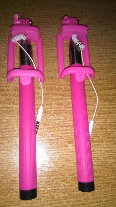 Selfie stick cadou ideal pentru a face fotografii