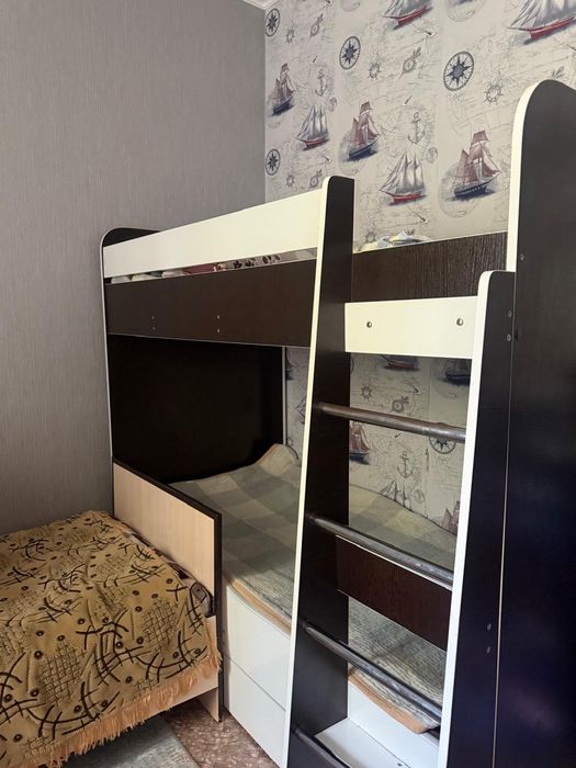 Детская двухъярусная кровать