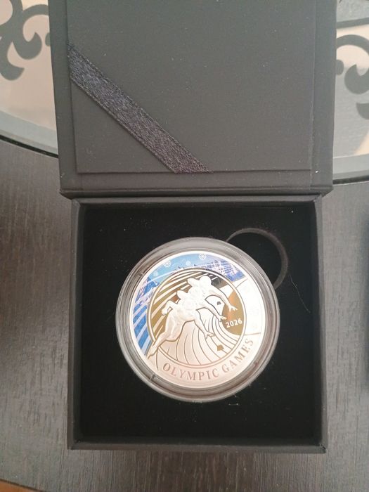 Продам монету серебро