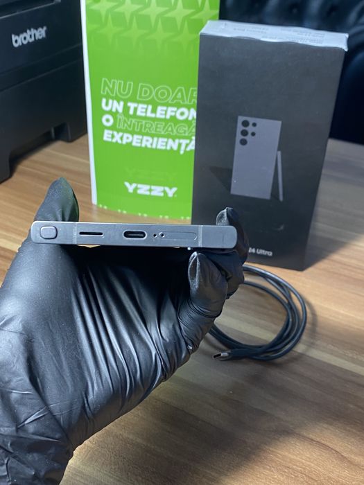 Samsung Galaxy s24 ultra • 256 GB • Titanium Black