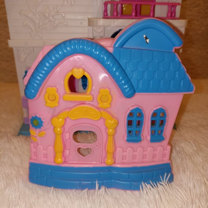 Домик игрушечный и599