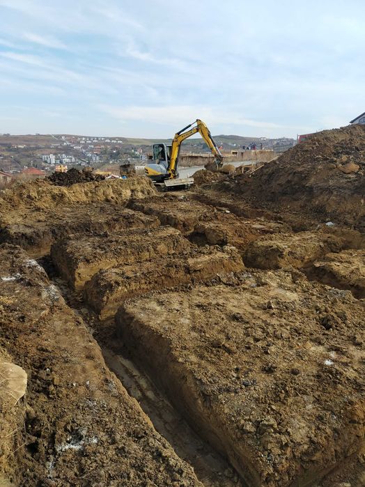 Transport basculabil inchiriez utilaje