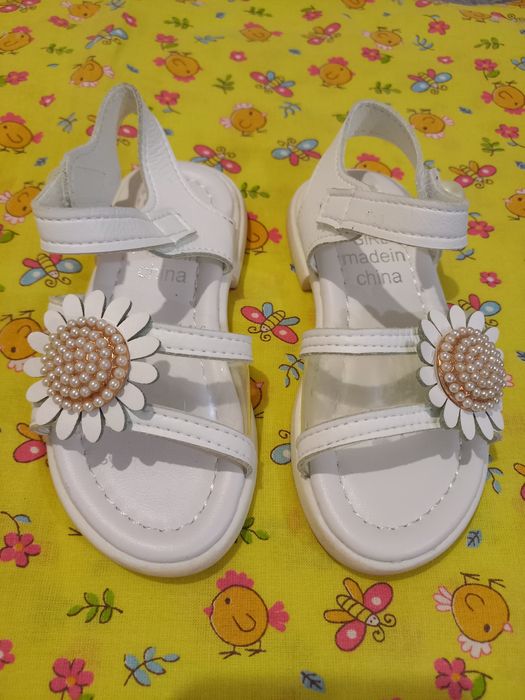 Продам детскую обувь