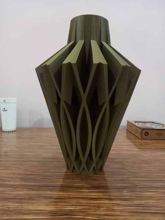 Декоративная ваза