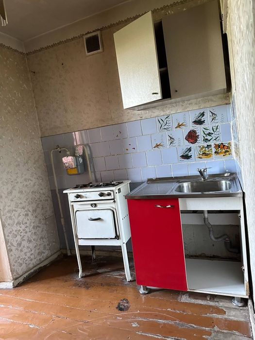 3 комнатная в Ангрене, 5йкэ квартал центр города.