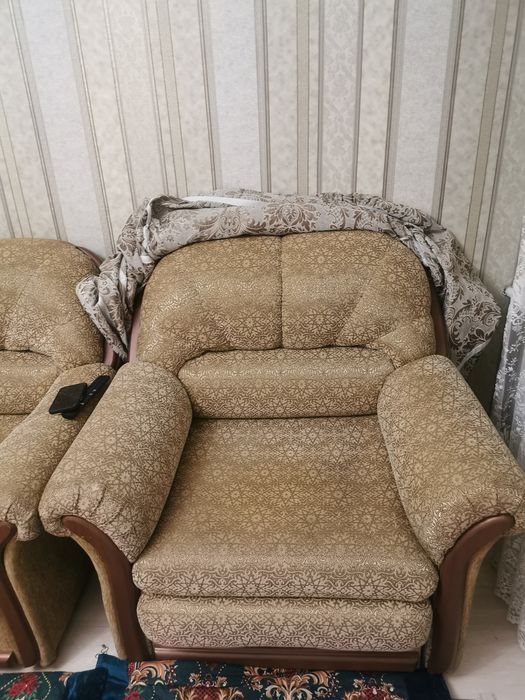 Продам  беларуський диван в отличном состояние .