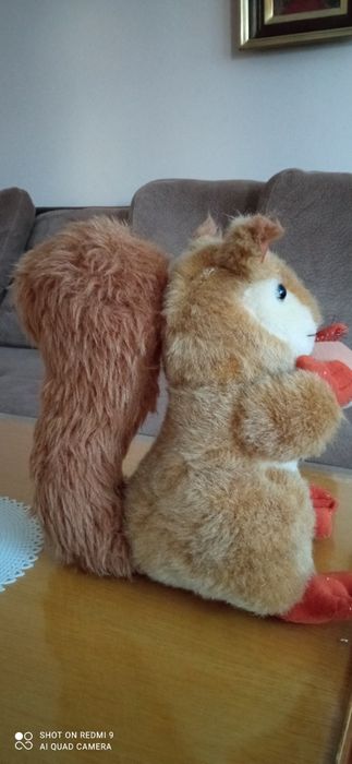 Интерактивна плюшена катеричка