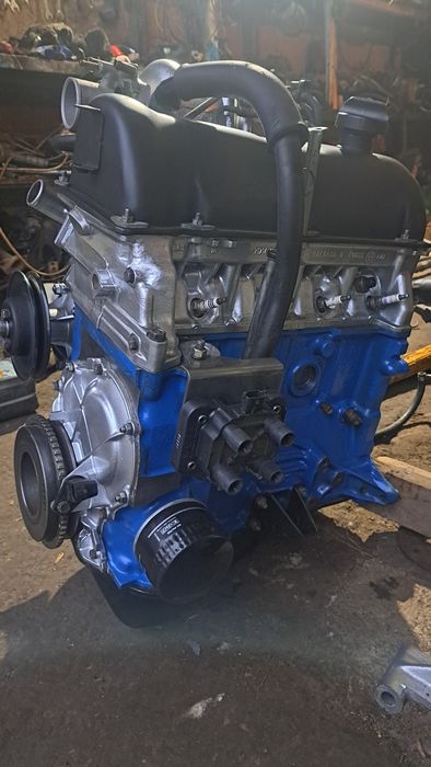 Двигител карбратор инжектор