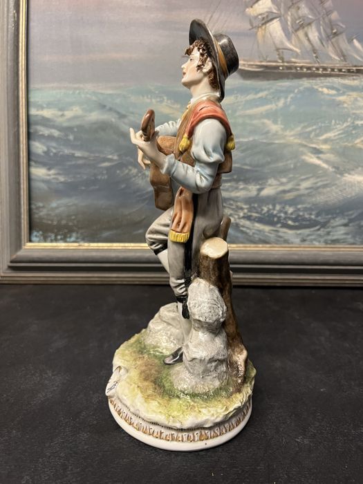 Порцеланова фигура-Момче с китара,Capodimonte,Italiy