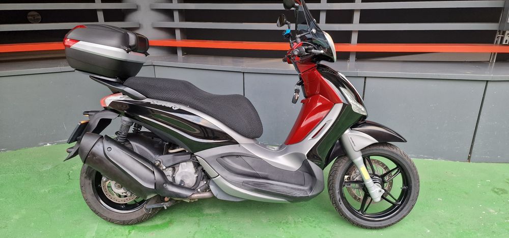 Vând Piaggio  Beverly 350