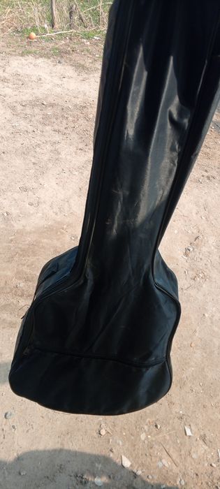 Продам гитарю очень срочно нужны деньги