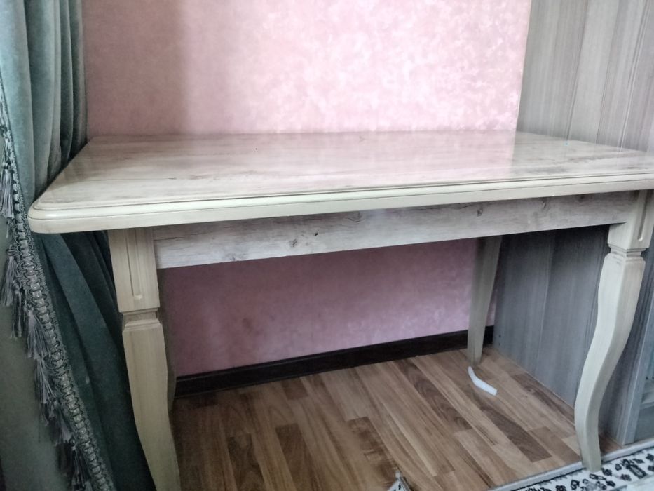 Кухонный стол абсолютно новый
