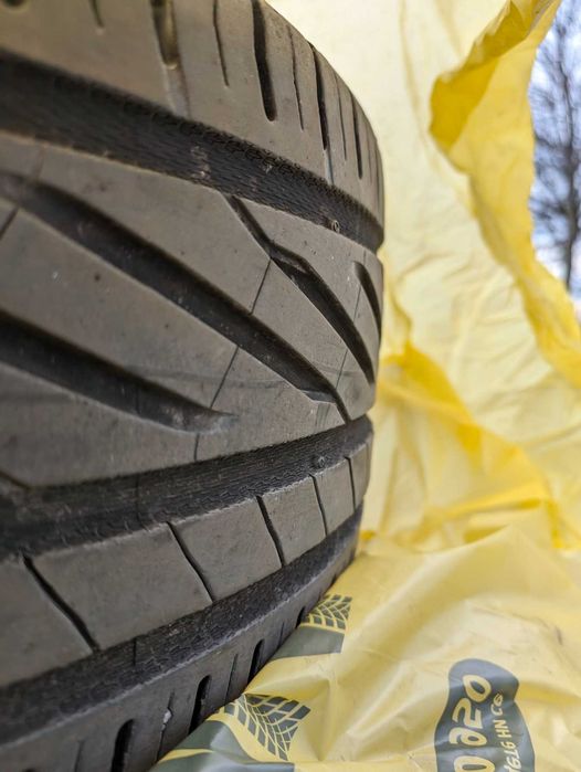 Автомобилни гуми DOT23 UNIROYAL 245/35  R19