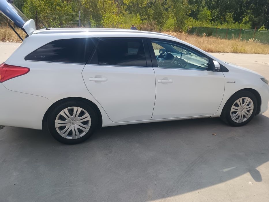 Toyota Auris hybrid 2013