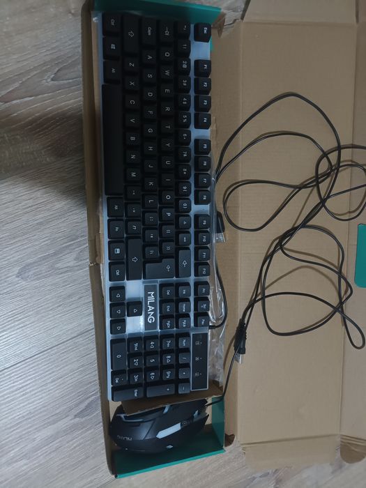 Геймърска клавиатура и мишка светещи нови