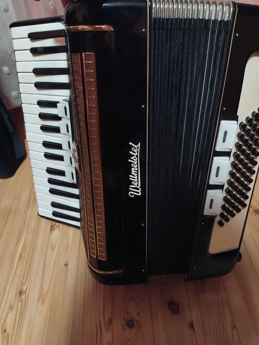 Акордеон Weltmeister 60 баса