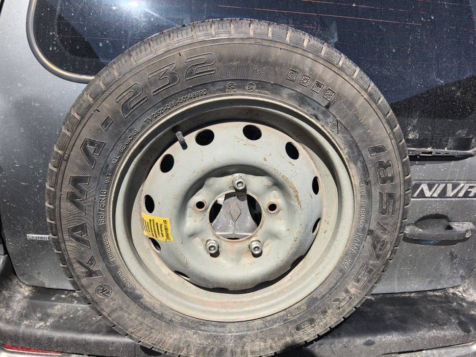 Продам запаску на ниву