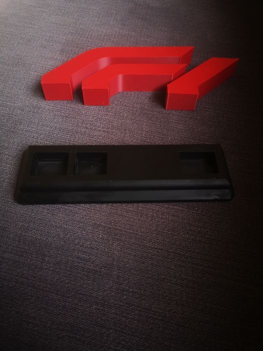 3д принирана фигурка (лого на формула 1)