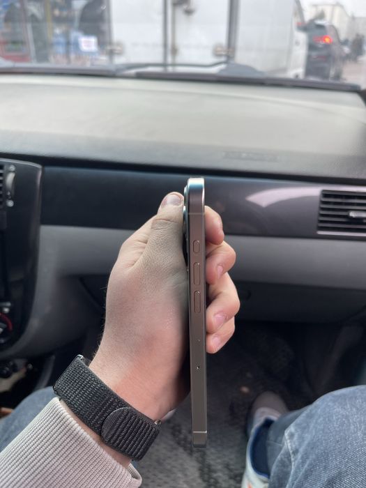 Iphone 15 Pro титан