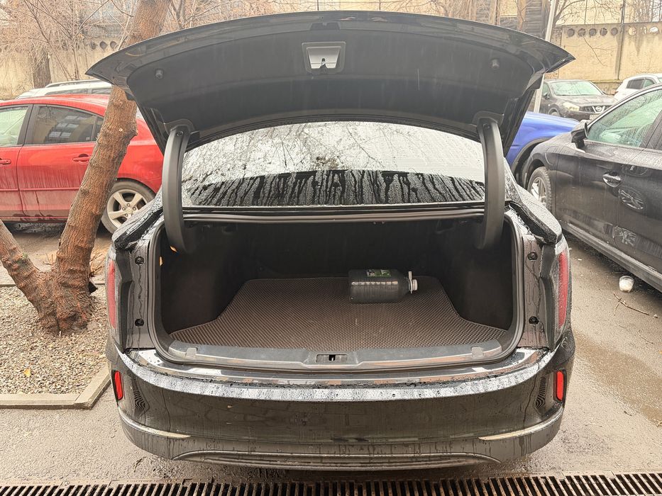 Hongqi E-QM5, 2025 года, рестайлинг