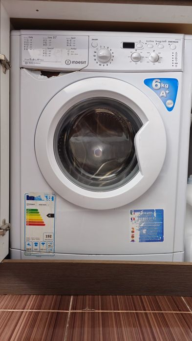 Vând mașina de spalat slim Indesit
