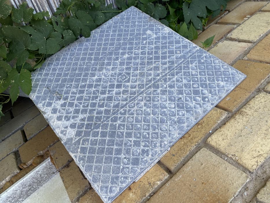 Продаю кафель 600*600