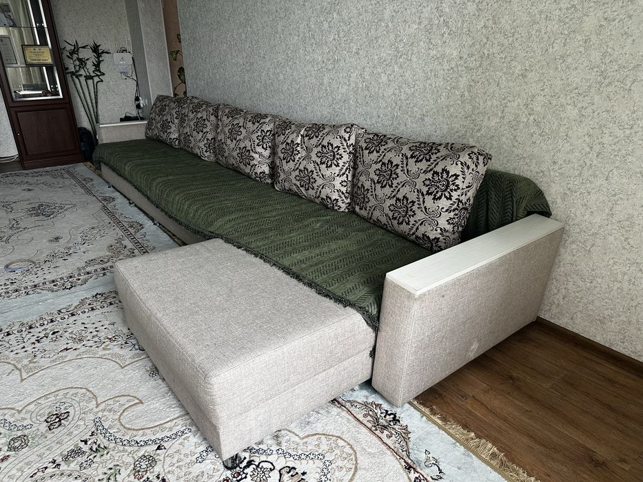 Диван для зала.