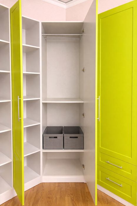 Продам шкаф в детскую