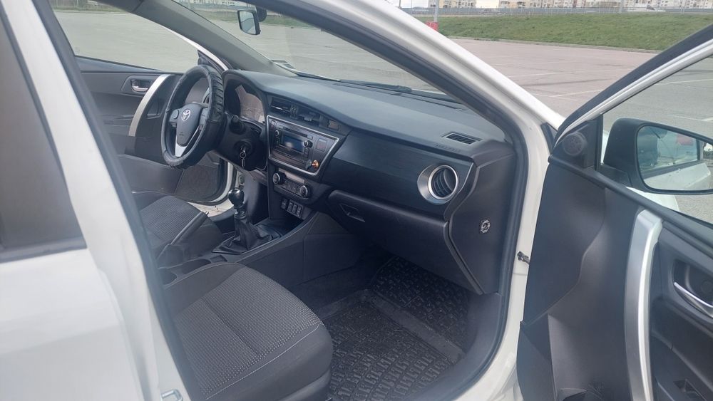 Продавам Тойота Аурис 1.4 d4d