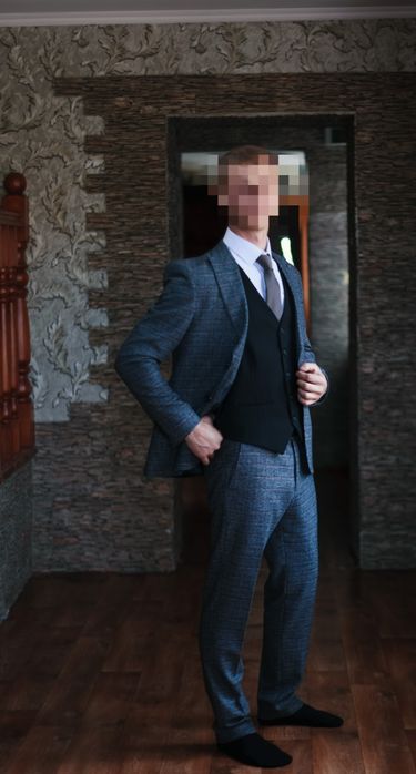 Продам костюм тройку