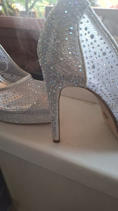 Сребърни обувки с камъчета N:37