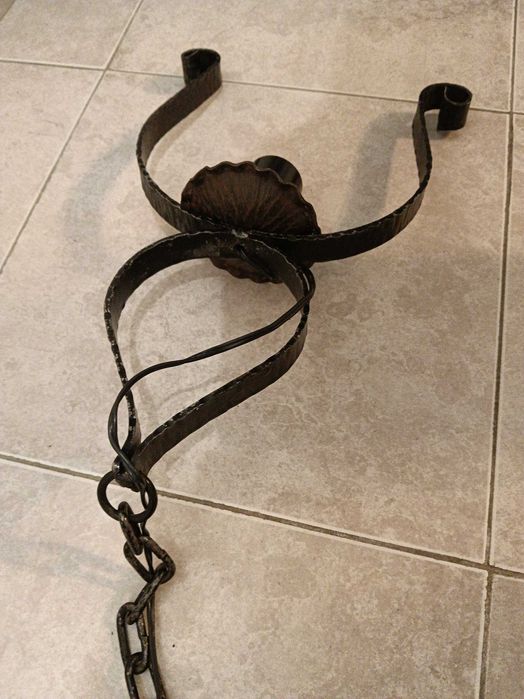 Стари полюлеи от ковано желязо 2 бр.