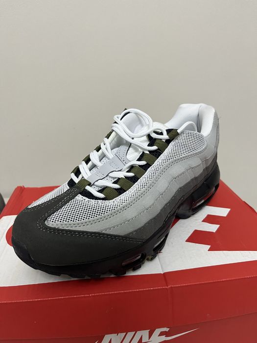 Продается кроссовка