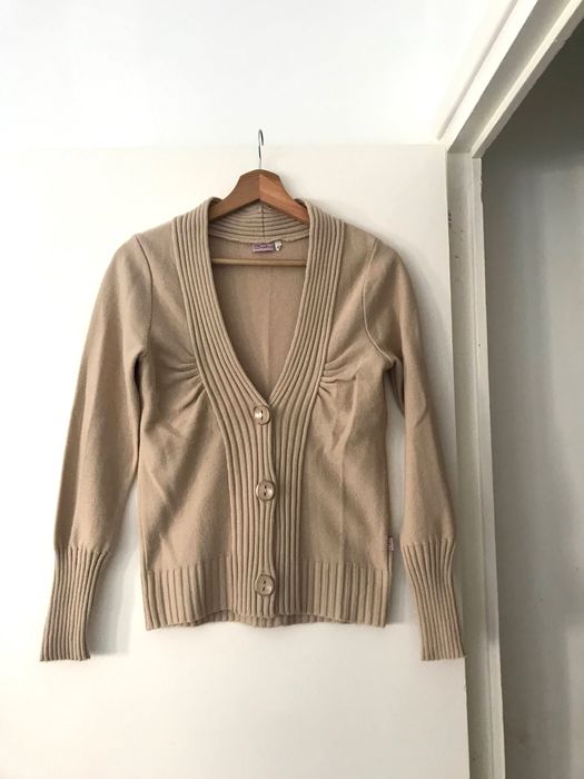 Pullover bej cu nasturi