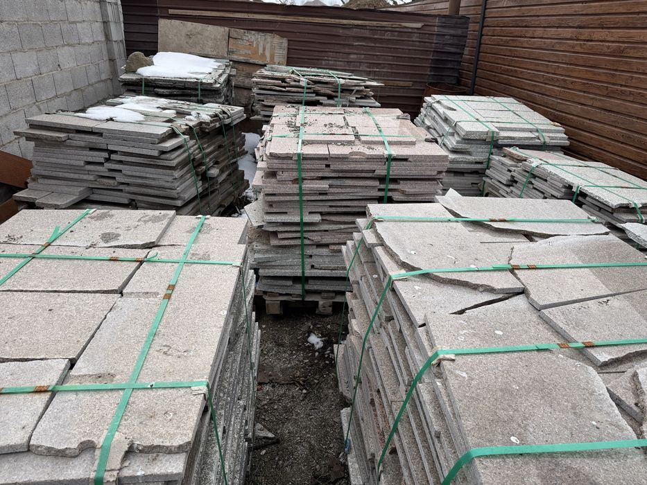 Гранит природный .