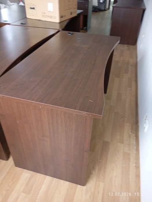 Продавам бюра 132на 70