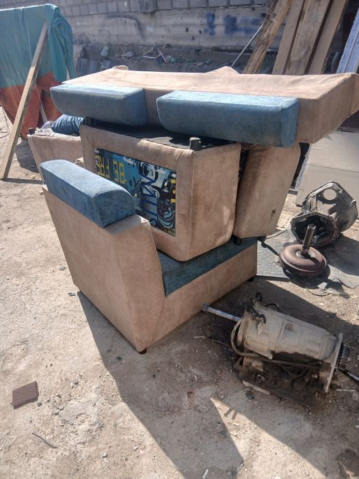 Три кресла один диван