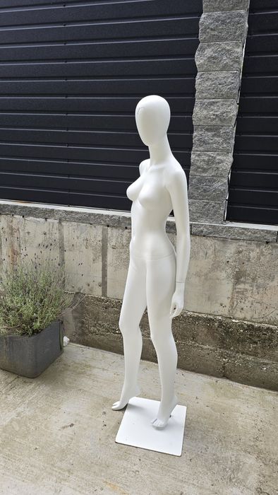 Manechin dama complet, alb lucios, cu suport metalic, ideal magazin haine