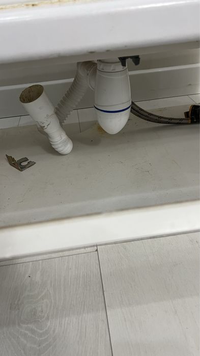 Тумба с раковиной со сместителем