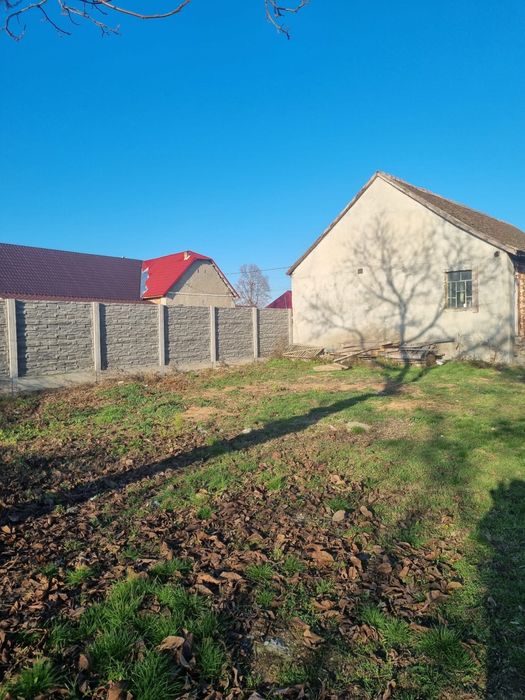 Casă cu teren generos in Pădureni