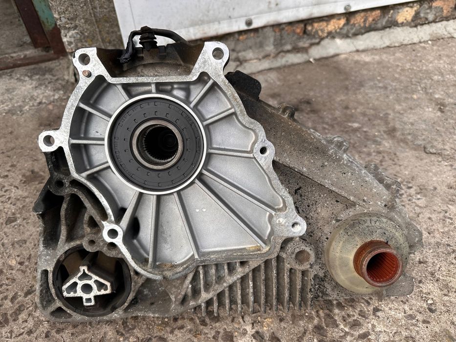 Раздатъчна кутия раздатка BMW X5 X6 E70 E71 3.0SD 286hp с моторче