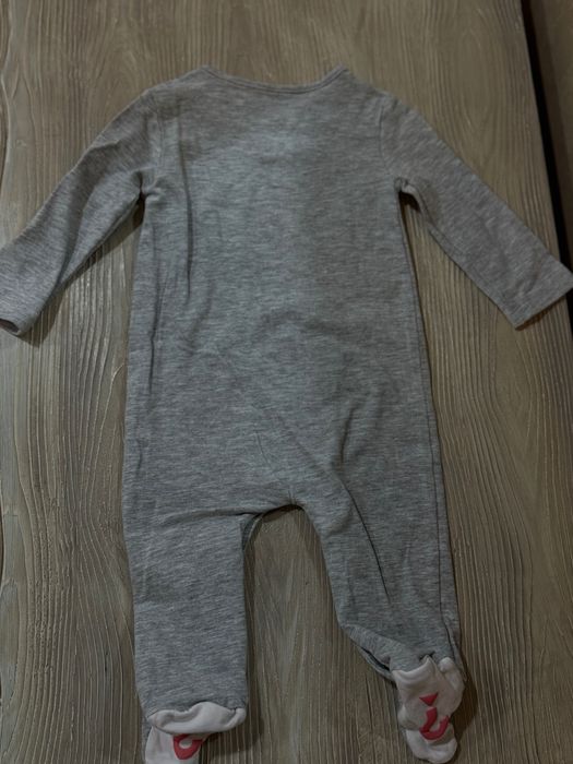 Guess бебешки ромпър