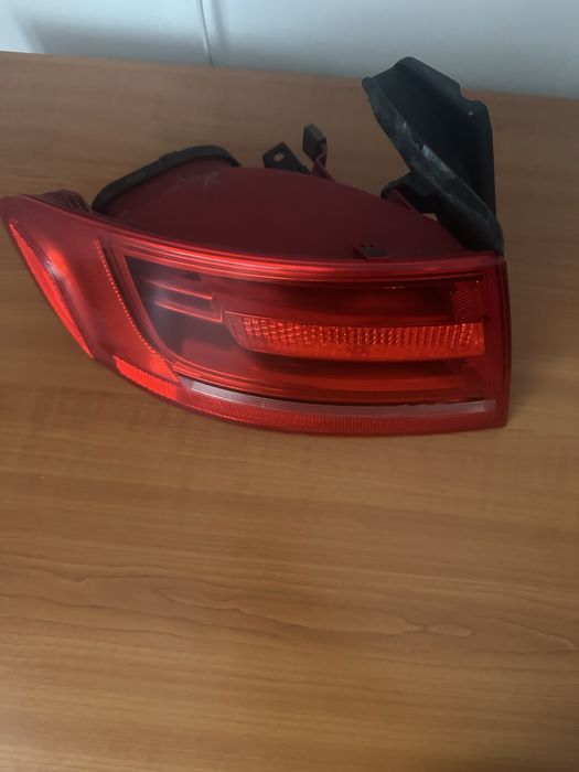 Stop stanga aripa audi a4 b8