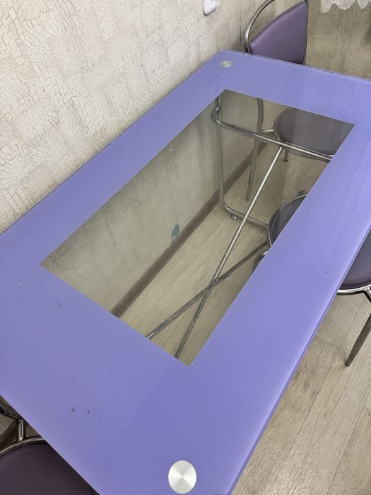 Продаю стол со стульями