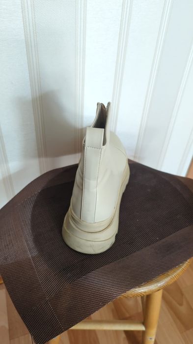 Продаю женские сапоги