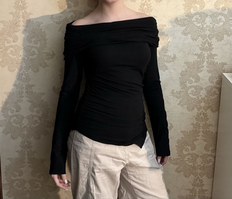 Кофта с открытыми плечами